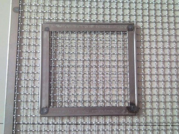 包邊軋花網 - 安（ān）平縣威馳金屬絲網製品有限公司